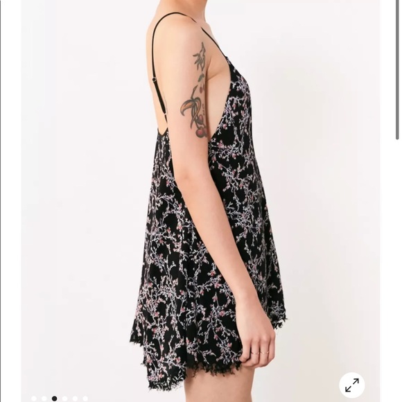 BNWT Kimchi Blue Lace Tunic Top - Picture 10 of 12